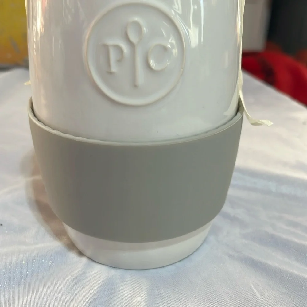 Pampered Chef CERAMIC EGG COOKER 2 cup Up to 4 Eggs No boil-over Lid w/vent hole